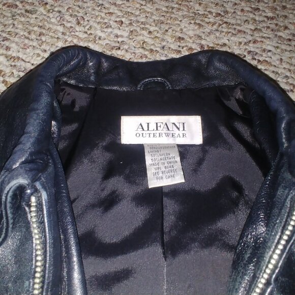 Women's Leather Coat - Picture 3 of 3